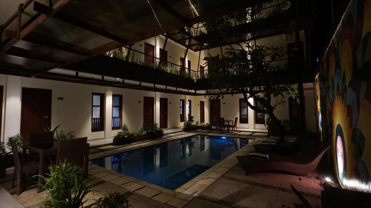 Reddoorz Near Legian Street Hotel Exterior photo