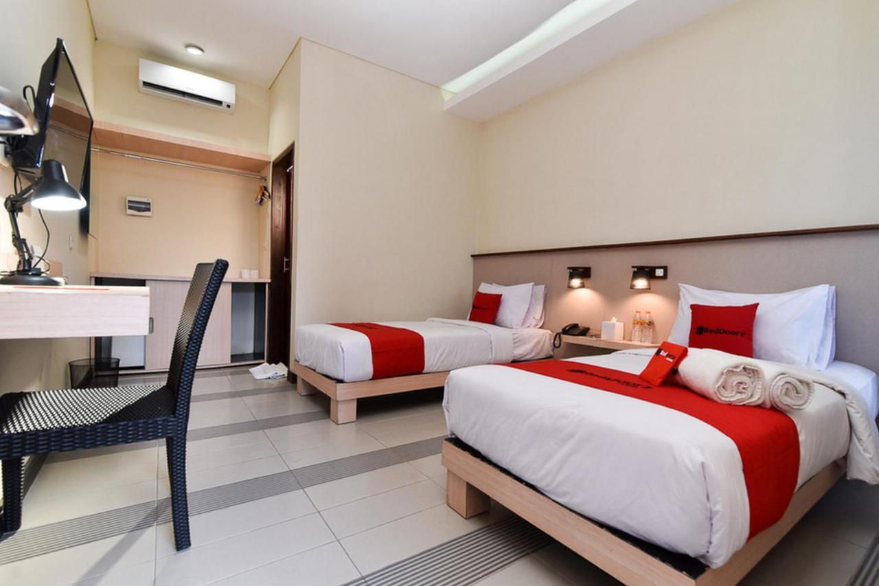 Reddoorz Near Legian Street Hotel Exterior photo