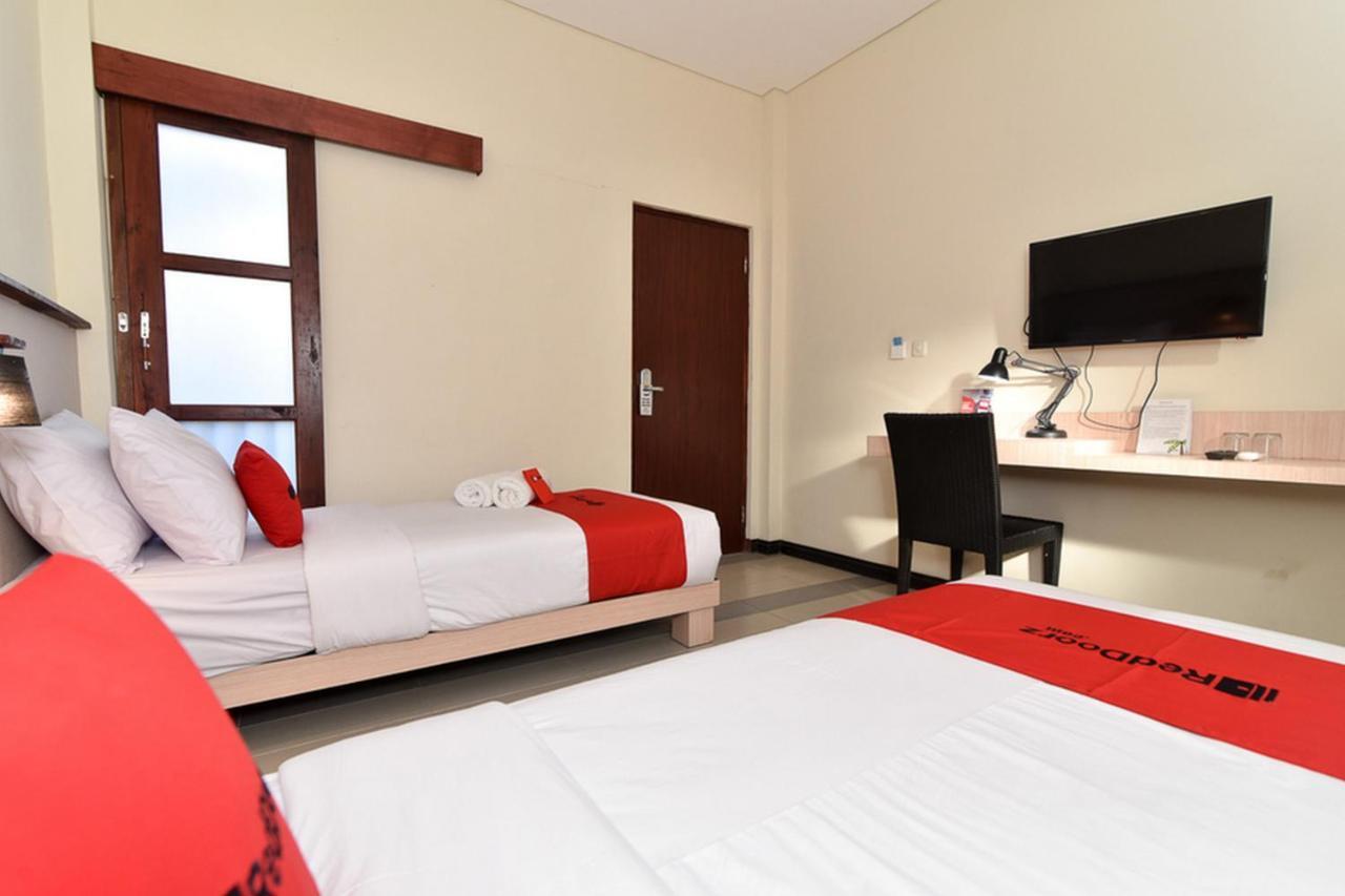 Reddoorz Near Legian Street Hotel Exterior photo